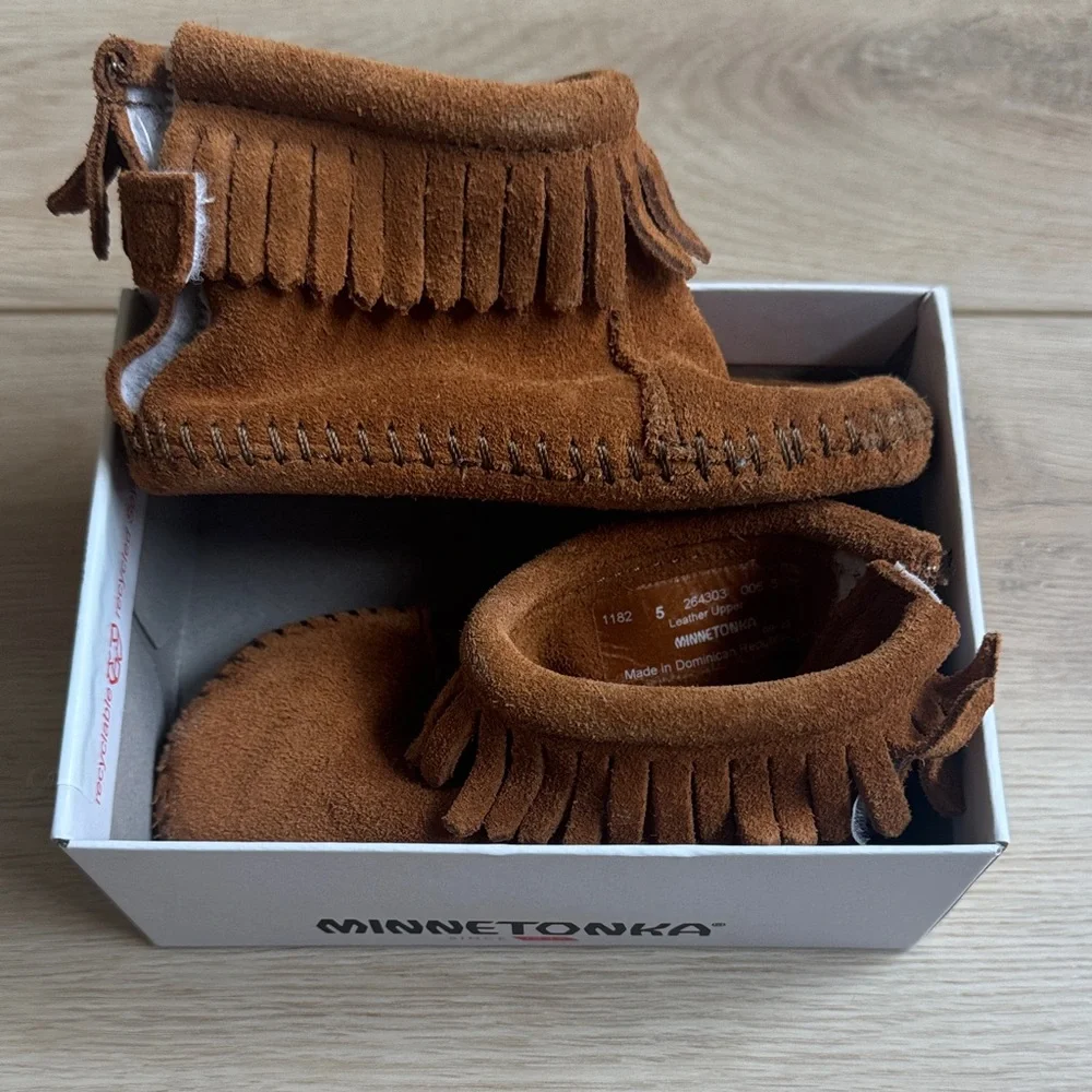 Minnetonka Baby Sz 5 EUC Chestnut Brown Suede Fringe Moccasins